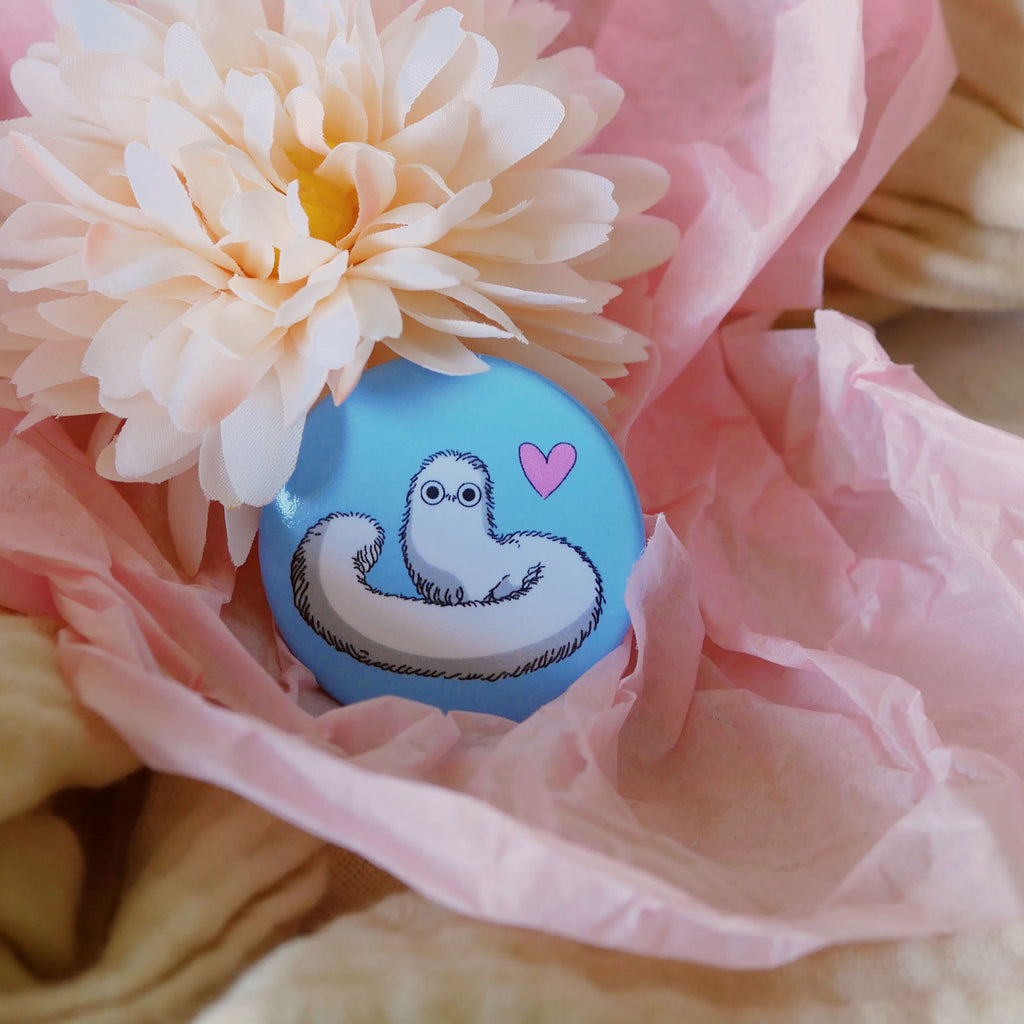 Produktbild Pinselwurm Button für Atelier of Witch Hat Fans