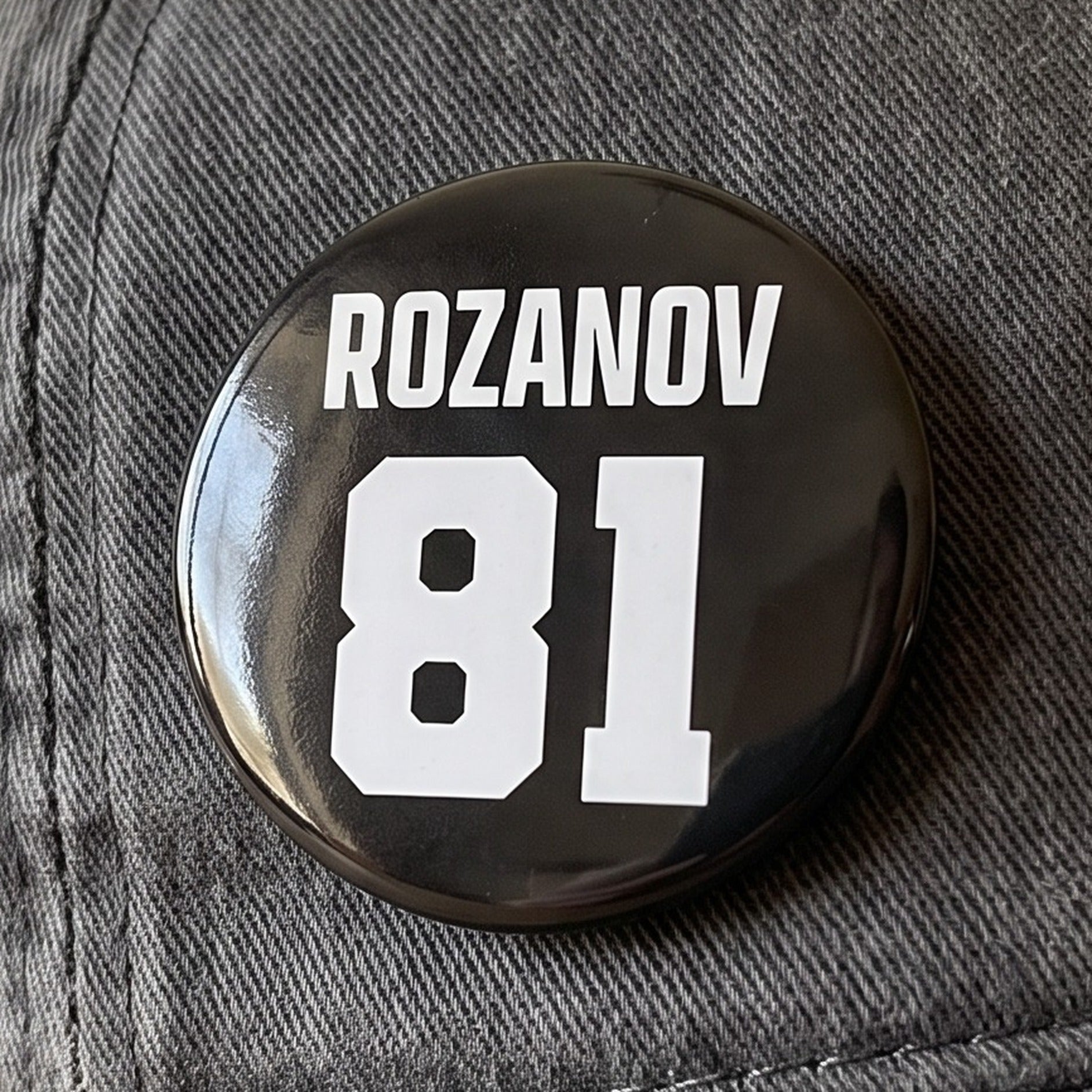 Produktbild Rozanov Button für Heated Rivalry Fans