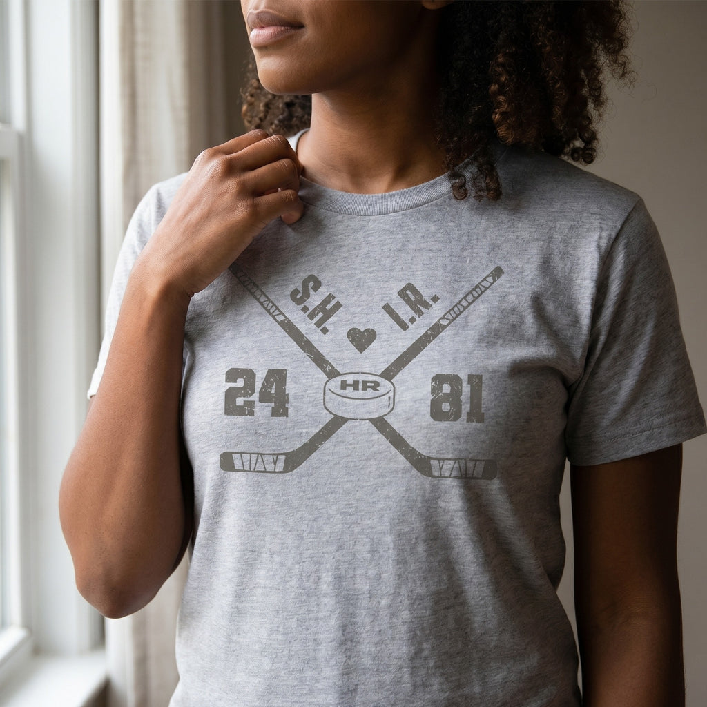 Produktbild Hollander und Rozanov Hockey T-Shirt für Heated Rivalry Fans