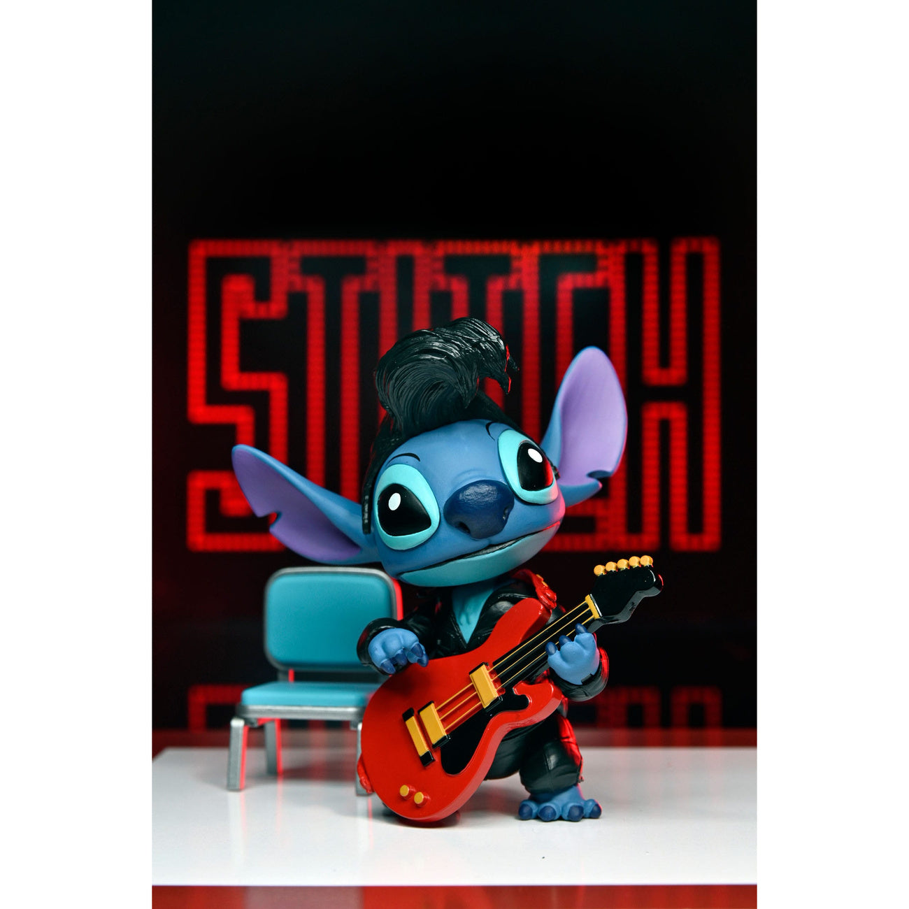 Produktbild Lilo & Stitch Actionfigur Ultimate Singer Elvis Stitch 7 cm