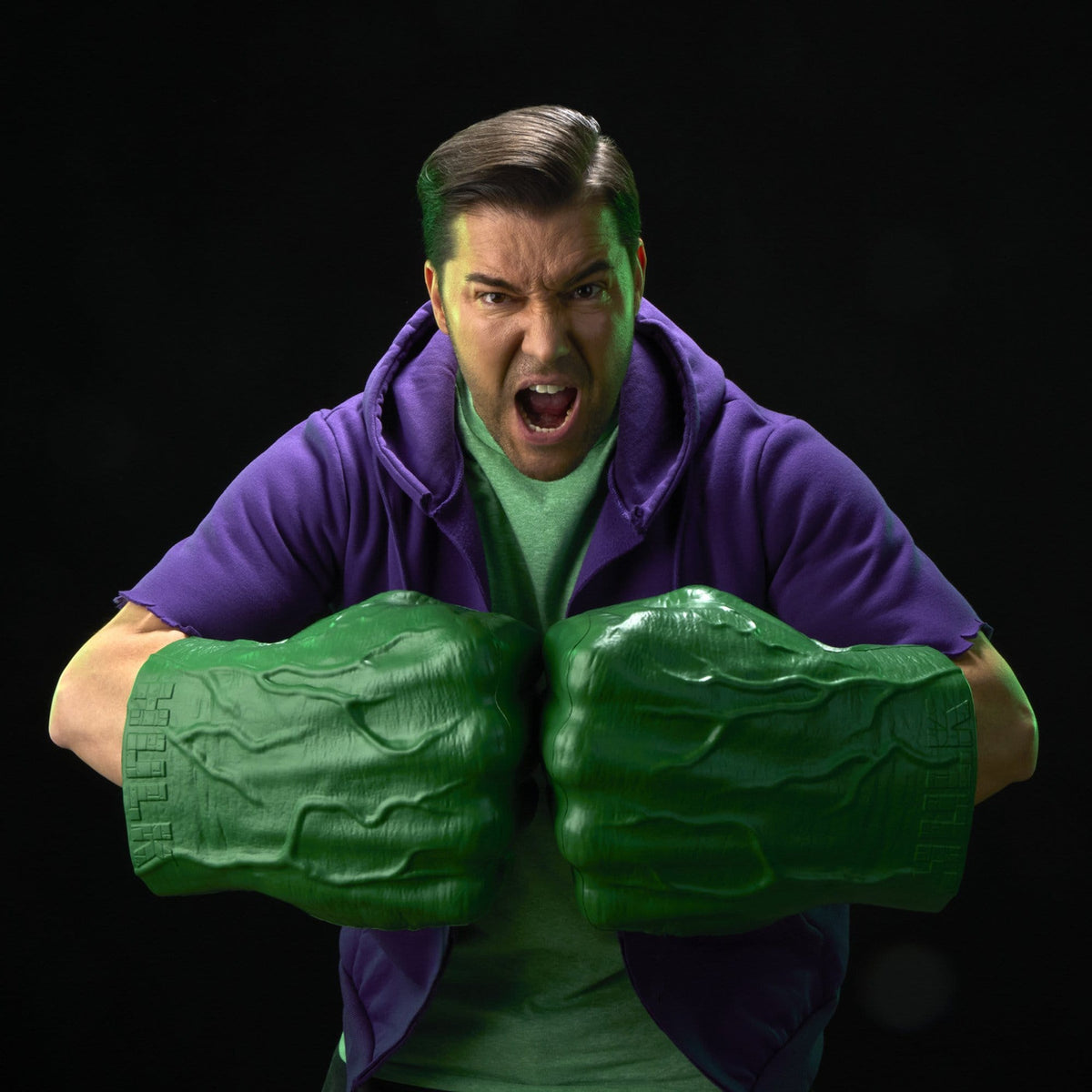 Product image The Incredible Hulk Marvel Legends Premium Roleplay Fists