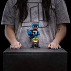 Produktbild Batman Mini Co. PVC Figur Batman on Bat-Signal (Blue