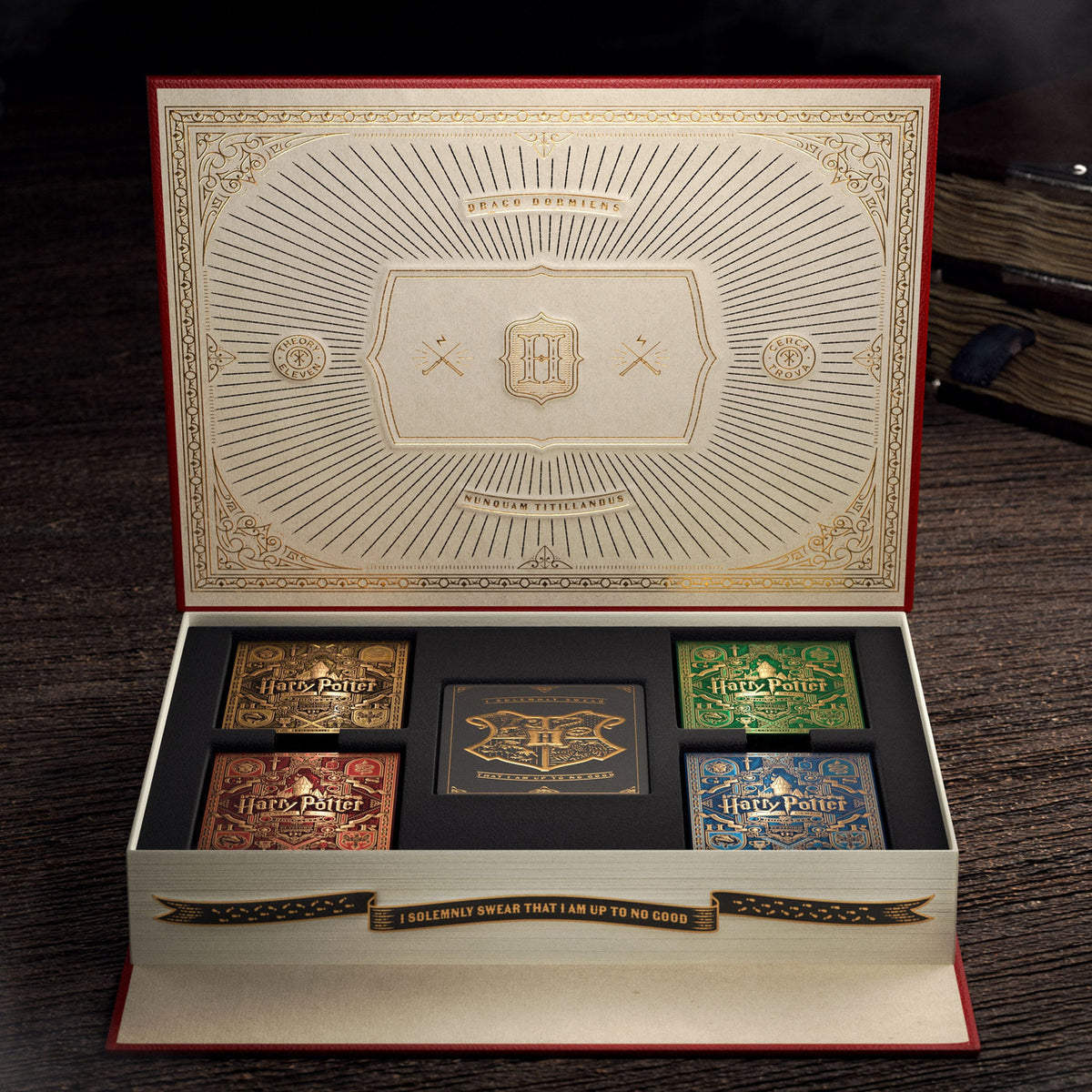 Produktbild Harry Potter Spielkarten Box Set (5 Decks)